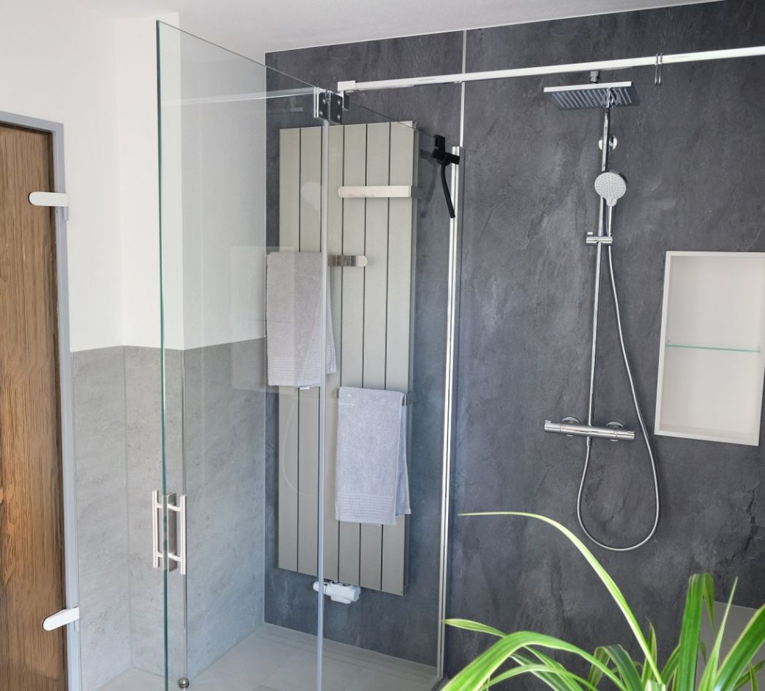 Badrenovierung mit einer barrierearmen Duschanlage in Lugau Erzgebirge 1