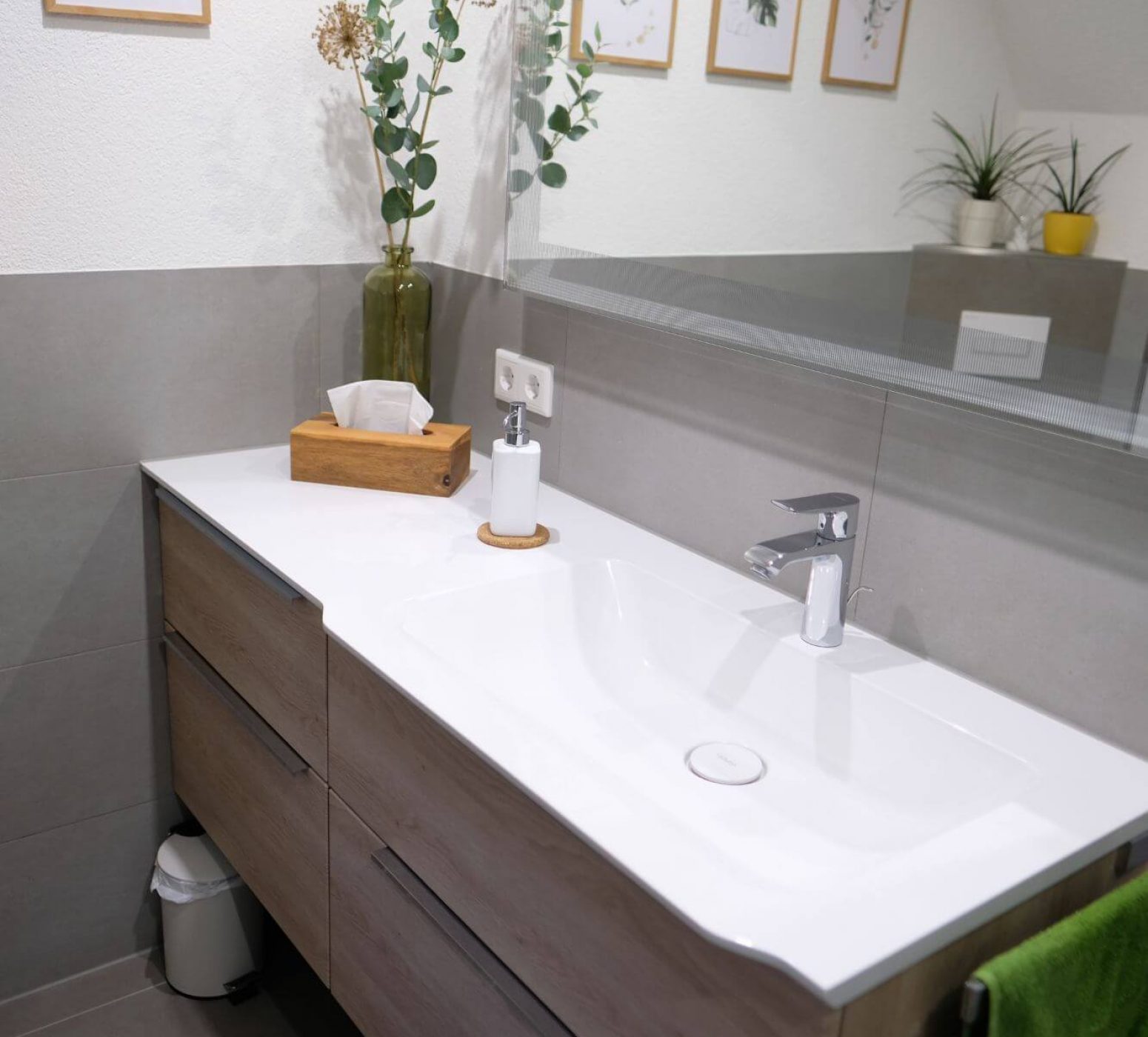 Moderne Badsanierung mit Badewanne in der Region Oelsnitz 7