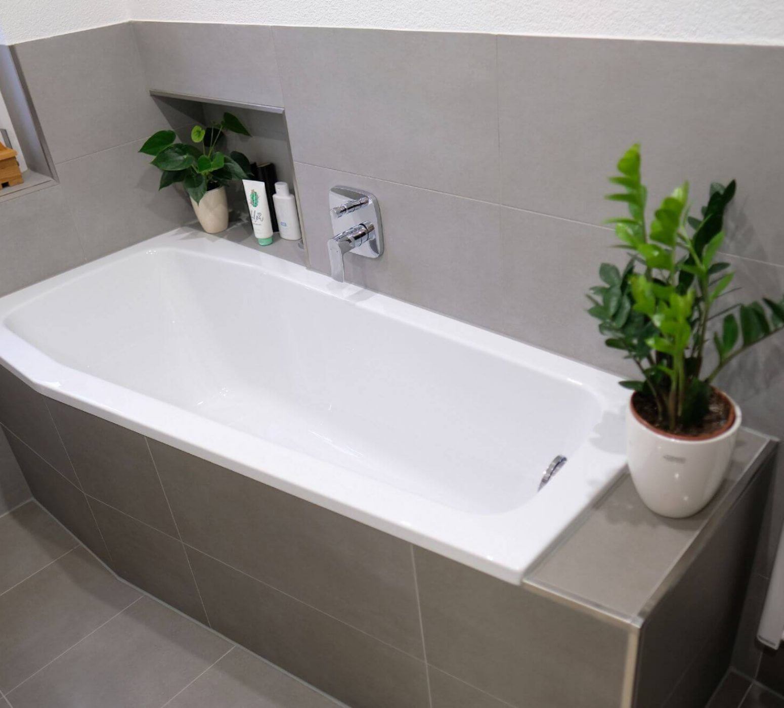 Moderne Badsanierung mit Badewanne in der Region Oelsnitz 4